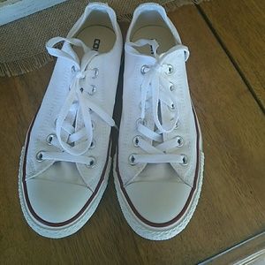 White low top converse.